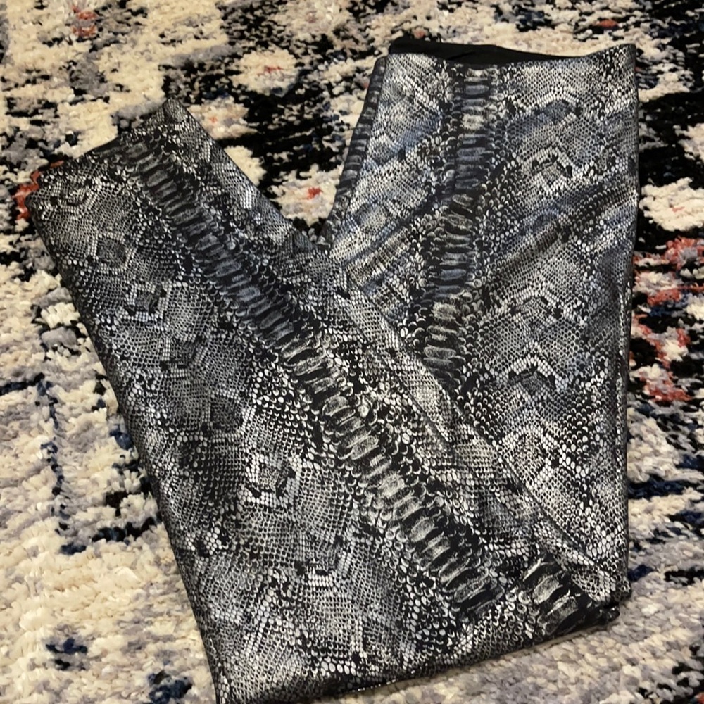 Lysse snakeskin leggings